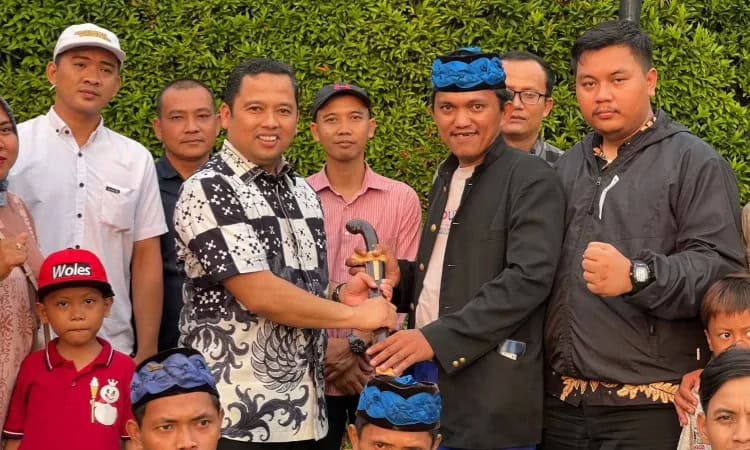 Seniman Kabupaten Tangerang Deklarasi Dukungan Bagi Arief Wismansyah
