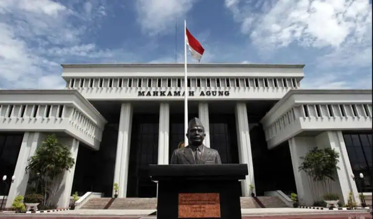 MA Ubah Batas Usia Calon Kepala Daerah