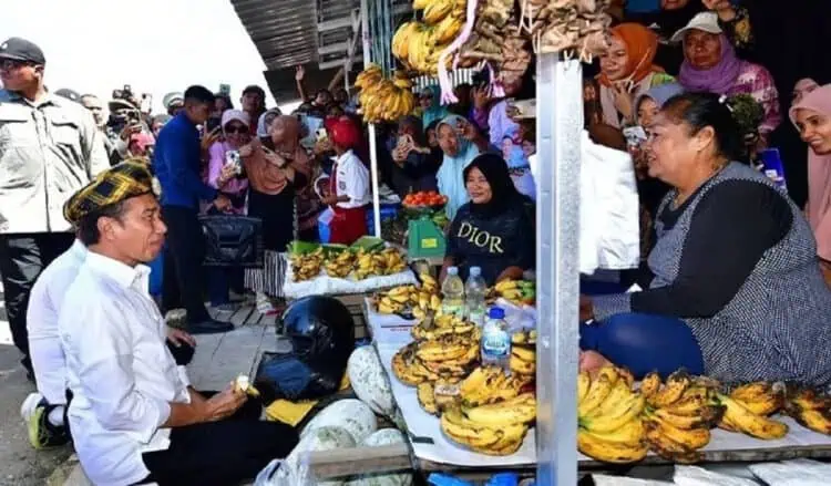 Jokowi Dilematis soal Beras, Bansos Berlanjut Sampai Juni