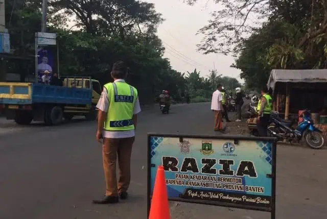 Petugas Gabungan Gelar Razia Pajak di Lebak