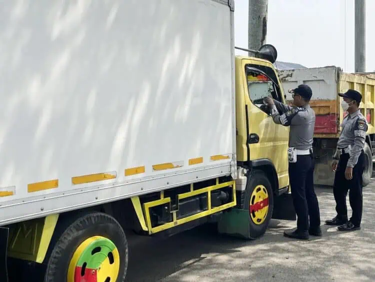 Dishub Kabupaten Tangerang Razia Kendaraan Overload, 22 Ditilang