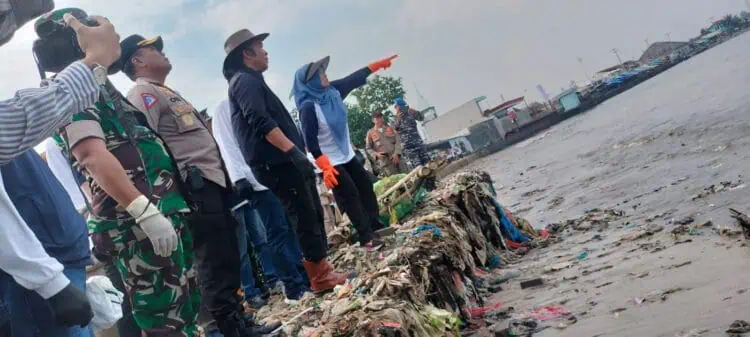 Sampah di Labuan Pandeglang Kembali Dibersihkan, Ini Pesan Tegas Bupati Irna