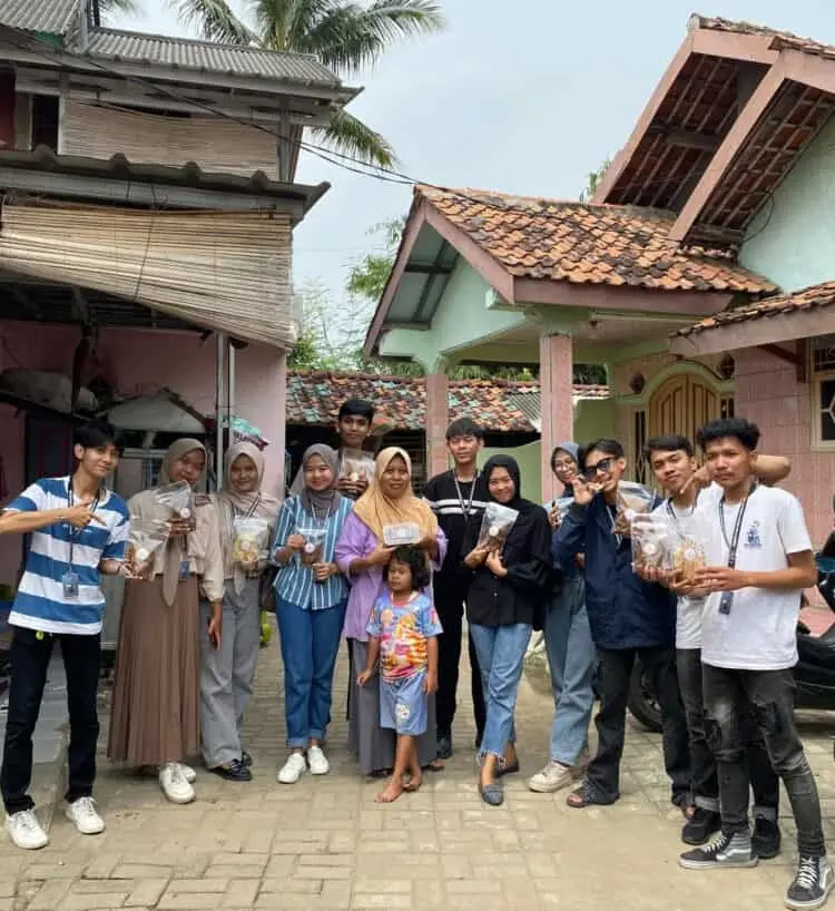 Gali Potensi UMKM di Carenang Serang, Mahasiswa KKM Unsera Lakukan Ini 