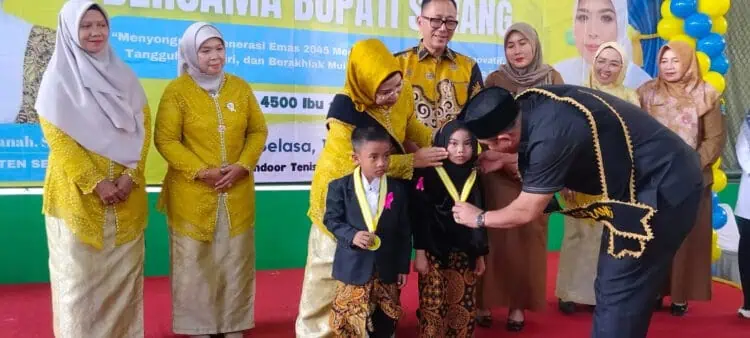 Bupati Serang Ratu Tatu Chasanah, menghadiri Gebyar Akhirussanah Paud se-Kabupaten Serang, di lapangan tennis indoor Pemkab Serang, Selasa (11/6/2024). (SIDIK/SATELITNEWS.COM)