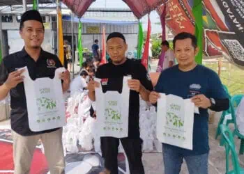 Keren, DKM An Nuur Mustika Pakai Plastik Ramah Lingkungan Untuk Daging Kurban