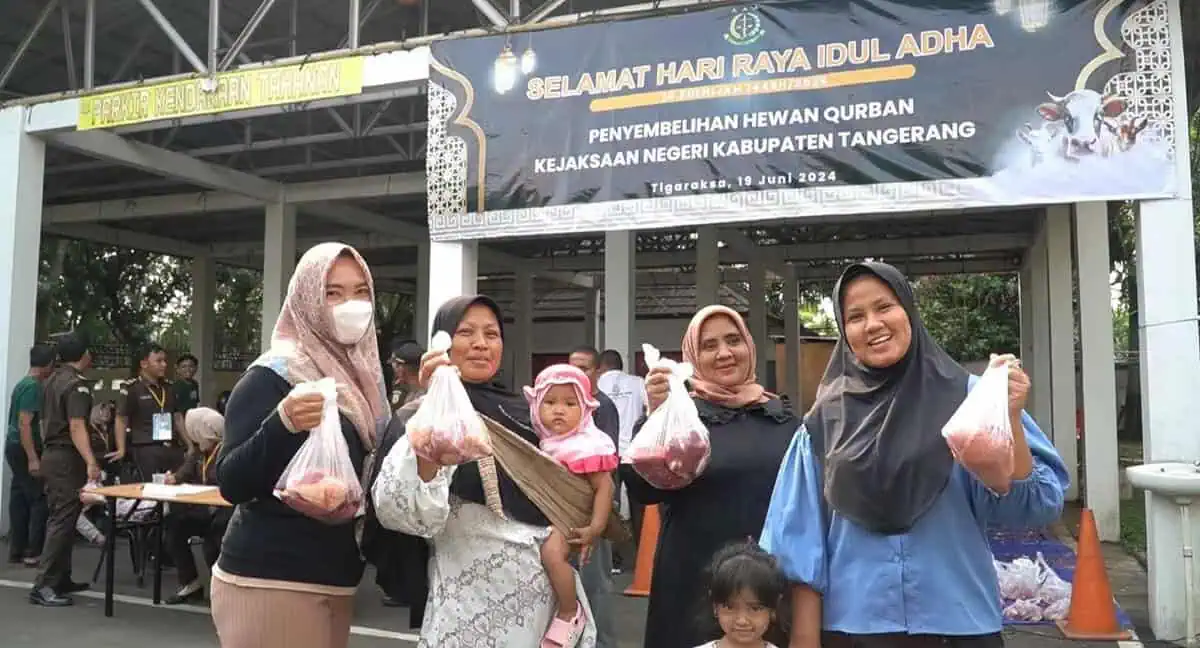 Siapkan 500 Kupon, Kejari Kabupaten Tangerang Bagikan Daging Kurban Siapkan 500 Kupon, Kejari Kabupaten Tangerang Bagikan Daging Kurban