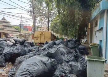 Sampah Menumpuk Disamping ULP, Bagian Umum Pemkab Serang Bingung
