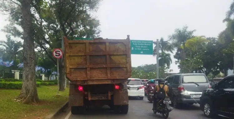 Dishub Tangsel Klaim Konsisten Tindak Truk Pelanggar Jam Operasional