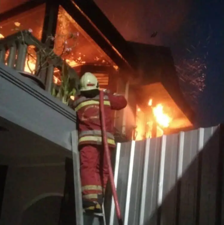 Rumah Lantai Dua Terbakar di Kompleks Kejagung RI Ciputat