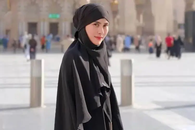 Berangkat Haji, Syahnaz Sadiqah Ingin Tobat di Tanah Suci