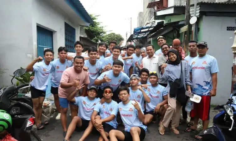 Hadiri Festival Peh Cun, Arief Wismansyah Jadi Pusat Kehebohan Warga