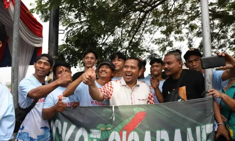 Hadiri Festival Peh Cun, Arief Wismansyah Jadi Pusat Kehebohan Warga