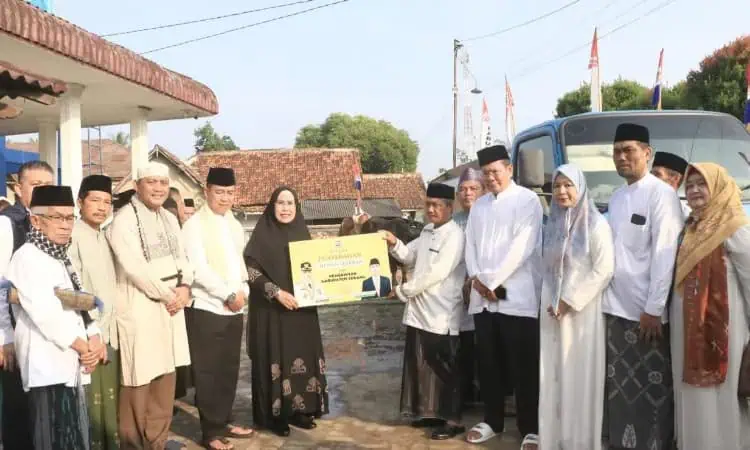 Salat Ied di Masjid Baitussalam Pabuaran, Bupati Serang Salurkan Hewan Kurban