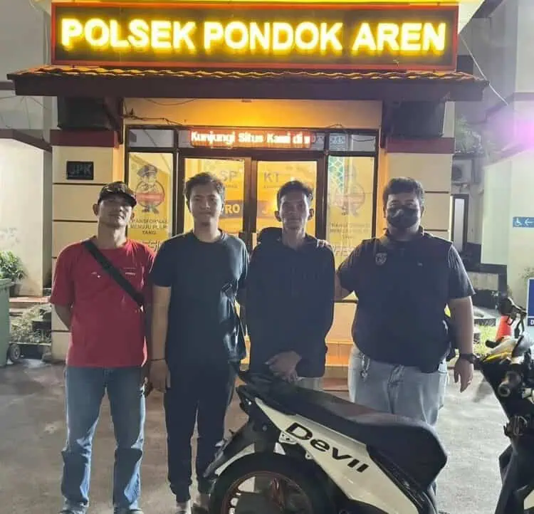 DITANGKAP: Tersangka kasus kekerasan seksual di wilayah Pondok Aren ditangkap polisi. (EKO SETIAWAN/SATELIT NEWS)
