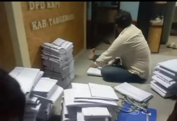 Gedung KNPI Kabupaten Tangerang jadi Tempat Logistik Balon Cakada