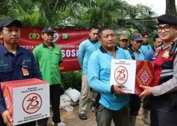 HUT Ke-78 Bhayangkara, Polresta Bandara Soetta Salurkan Bansos Sembako ke Warga