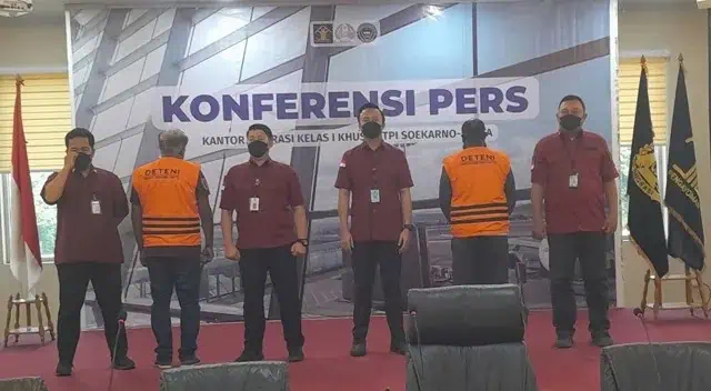 2 WN Malaysia Selundupkan 12 Paspor