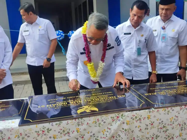 Resmikan SMPN 23 Tangsel, Benyamin Minta Keunggulan Sekolah Dimunculkan