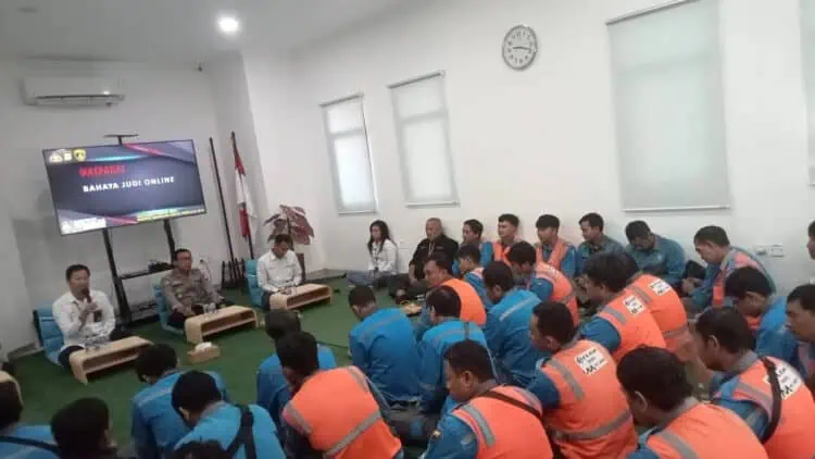 Bahaya Judi Online Dipaparkan di Depan Pegawai PLN Bintaro