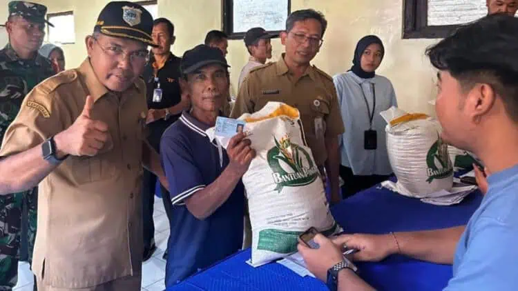 Ribuan Ton Beras Didistribusikan untuk Ribuan Warga Miskin di Pandeglang