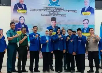 Jajaran pengurus HNSI Banten, foto bersama saat menggelar Musda ke IV masa Bhakti 2024-2029. Dalam Musda tersebut, Mantan Direktur anak Perusahaan Badan Usaha Milik Daerah (BUMD) Kabupaten Serang, yaitu Neneng Srihastuti Handayani satu satunya sebagai kandidat Ketua DPD HNSI Banten. (SIDIK/SATELITNEWS.COM)