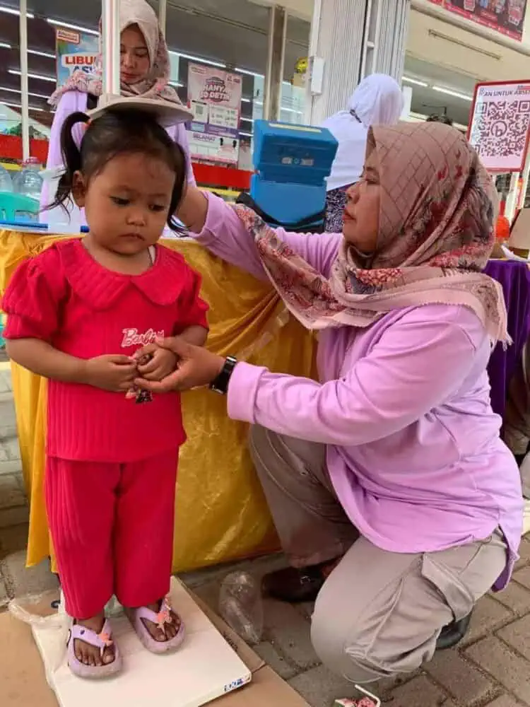 Alfamart dan Sweety Dry X-Pert Buka Layanan Posyandu Untuk 25.000 Anak dan Balita