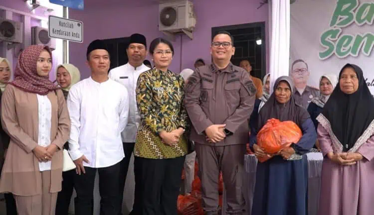 Bazar Sembako Murah Kejari Kabupaten Tangerang Disambut Antusias Warga Desa Rawa Rengas