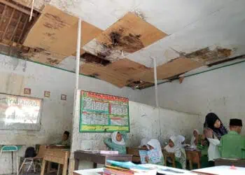 Atap dan Kelas Rusak, KBM MIS AL-Khaeriyah Cisoka Terganggu