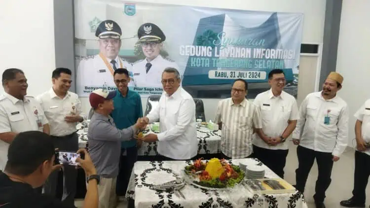 Benyamin Davnie Resmikan Gedung Layanan Informasi