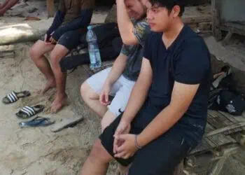 Nekat Berenang di Area Berbahaya, 4 Remaja Nyaris Terseret Ombak Pantai Legon Pari di Lebak