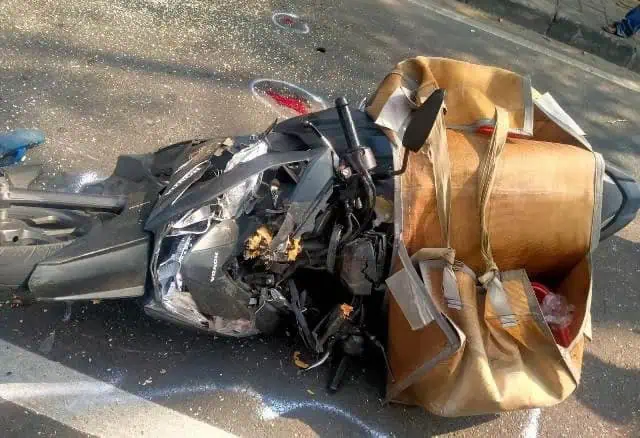 Pohon Berukuran Besar Tumbang di Jalan Daan Mogot Tangerang Timpa Suami-Istri