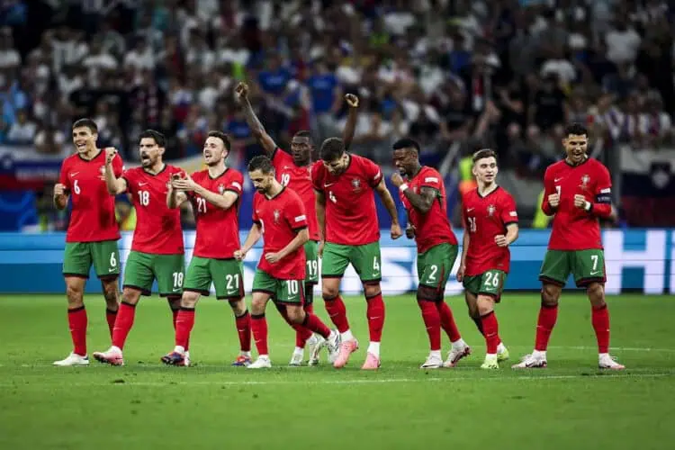 Diwarnai Tangis dan Tawa Ronaldo, Portugal Melaju ke Perempatfinal