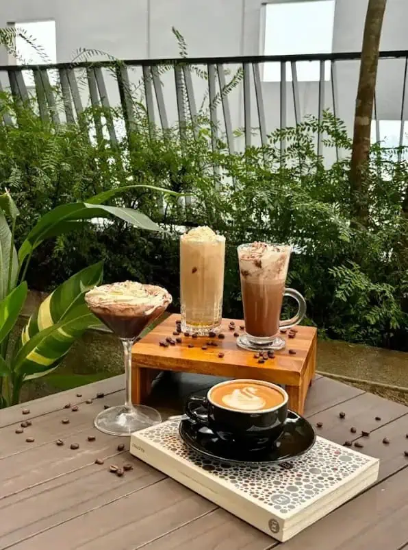 Ragam Sajian Minuman Kopi, Wine & Cocktails Spesial di Salute Bar & Lounge Vivere Hotel Artotel Curated