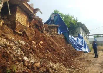 Korban Longsor di Tangsel Masih Mengungsi, Tunggu Tebing Diturap