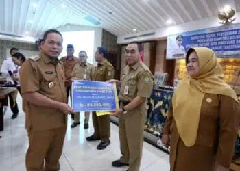 Serahkan 83 SK Pensiun, Dr. Nurdin : Terus Berkarya untuk Kota dan Bangsa