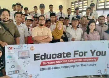 Educate For You: Membangun Literasi Digital di SMK Negeri 8 Kabupaten Tangerang