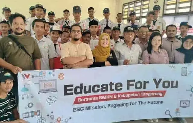 Educate For You: Membangun Literasi Digital di SMK Negeri 8 Kabupaten Tangerang