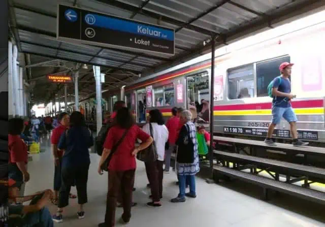 Libur Sekolah Warga di Lebak Pilih Kereta