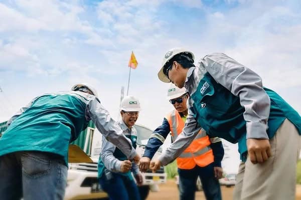 Tim CKB Logistics saat berkoordinasi di site.