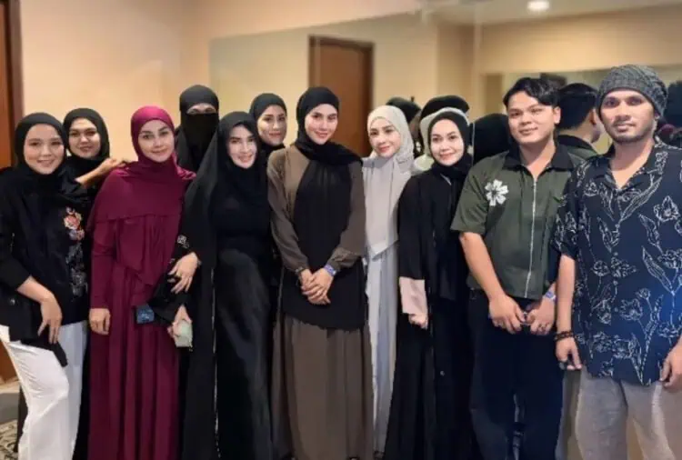 Wanda Hara Ikut Kajian Ustad Hanan Attaki Pakai Gamis dan Cadar, Nagita Slavina Kena Getahnya