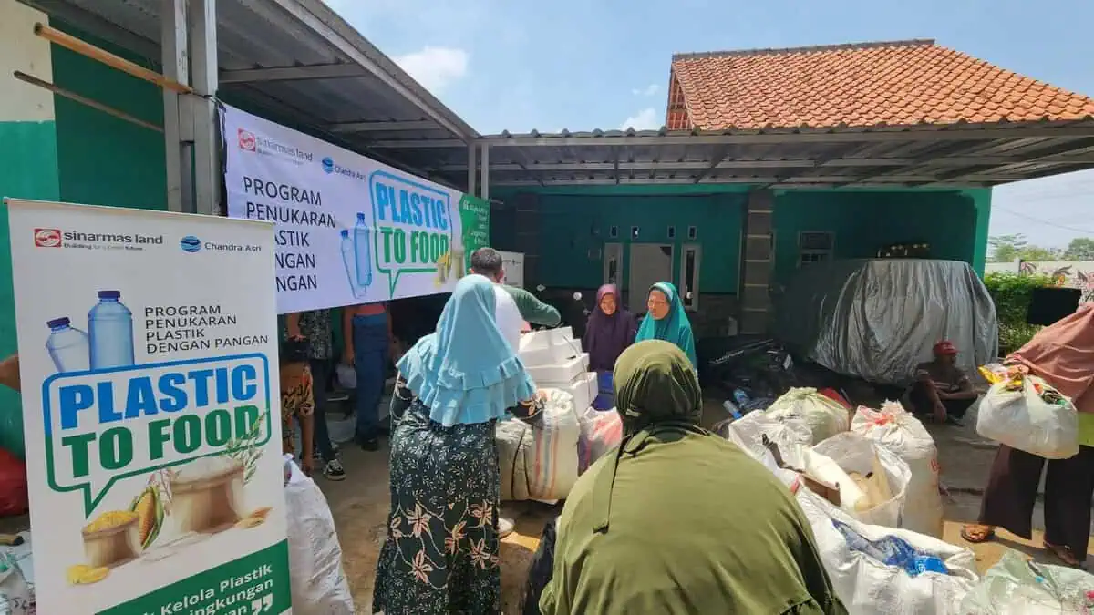 Tukarkan Sampah Plastik dengan Bahan Pangan dan Buku, Sinar Mas Land Dorong Masyarakat Kelola Sampah Melalui Program Plastic to Food dan Plastic to Book Tukarkan Sampah Plastik dengan Bahan Pangan dan Buku, Sinar Mas Land Dorong Masyarakat Kelola Sampah Melalui Program Plastic to Food dan Plastic to Book