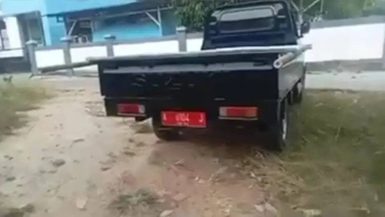 Mobil Dinas di Pandeglang Diduga Angkut Baliho Salah Satu Balon Gubernur