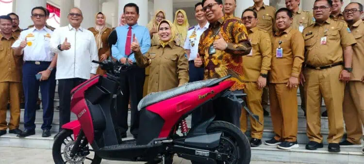 Bupati Serang Ratu Tatu Chasanah, wacanakan penggunaan kendaraan listrik. (SIDIK/SATELITNEWS.COM)