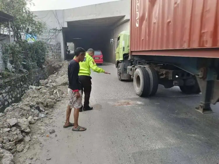 Buruh Pabrik asal Kabupaten Serang Tewas Terlindas Truk