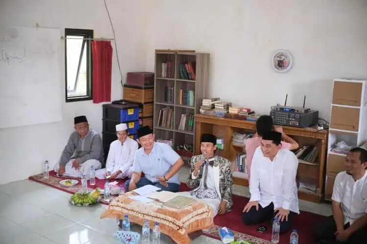 Dinilai Dekat Dengan Kiyai dan Santri, Mr. Dim Kunjungi Sejumlah Ponpes di Banten