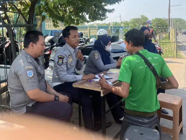 Tak Layak Jalan, 12 Kendaraan Angkutan di Kabupaten Tangerang Ditilang