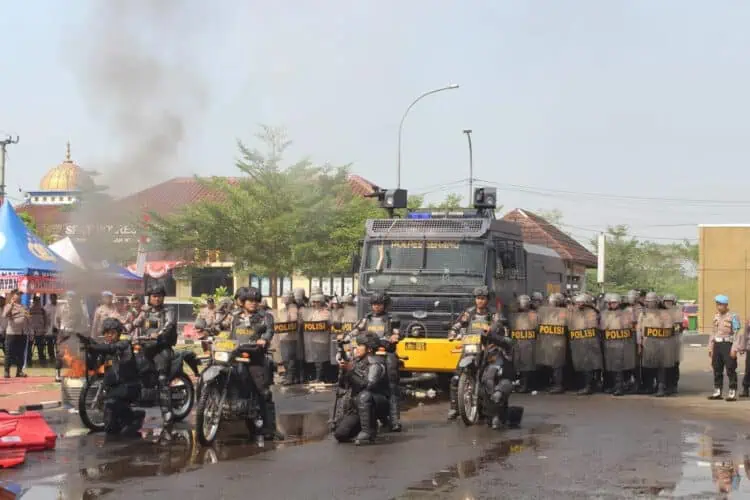 Jelang Pilkada, Ratusan Personel Polres Serang Gelar Simulasi Sispamkota