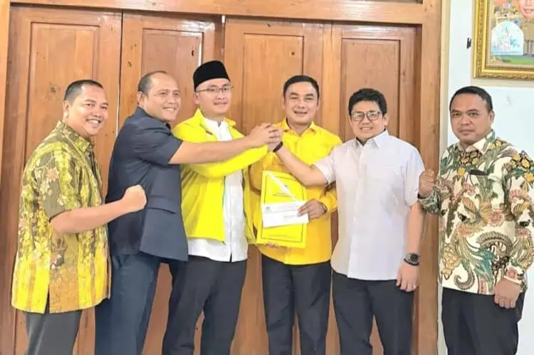 Mad Romli Terima Rekomendasi dari Partai Golkar Untuk Pilkada Kabupaten Tangerang, Diserahkan Andika Hazrumy di Serang