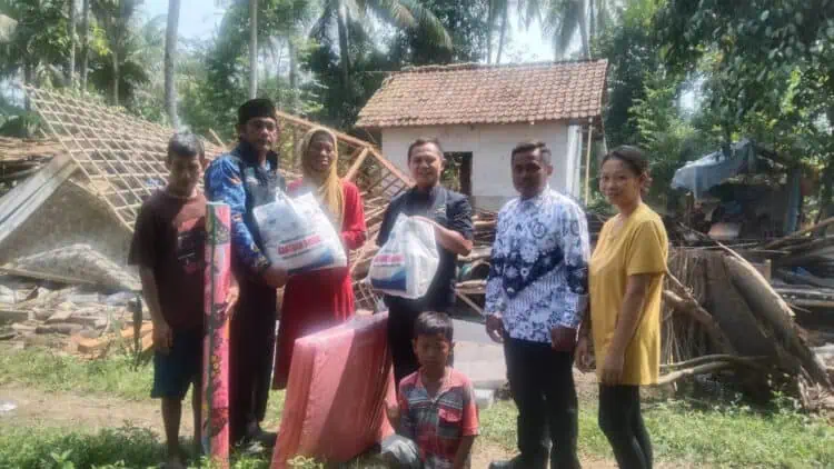 Rumah Ambruk di Pandeglang, Yudi Tertimpa dan Terjepit Reruntuhan Material Bangunan
