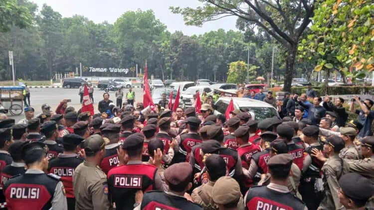 Baru Dilantik, Anggota DPRD Kabupaten Tangerang Didemo Mahasiswa